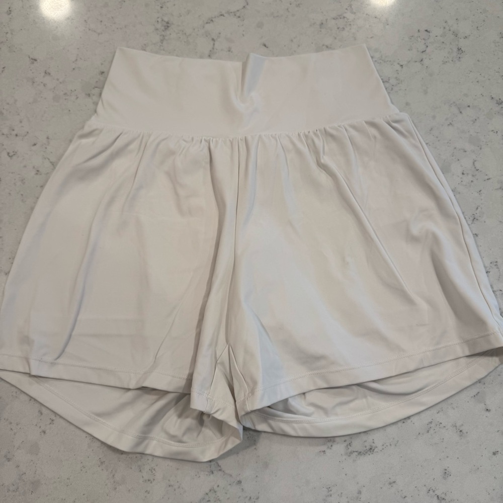 Halara White High-Waist Pull-on Active Shorts Lined Spandex Pockets 3.5" Inseam